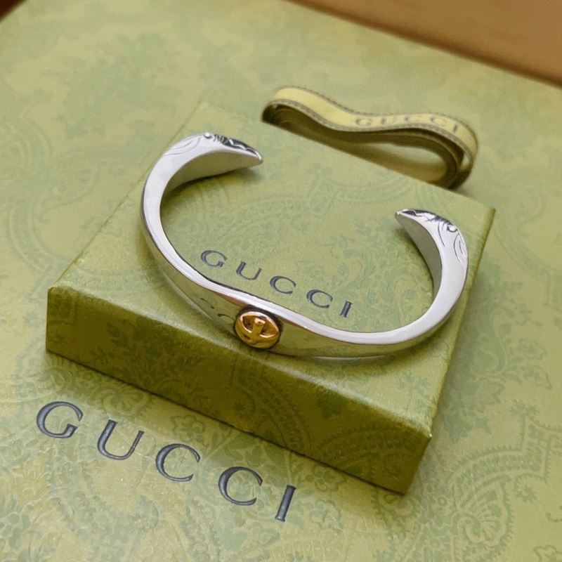G*u*i bracelets